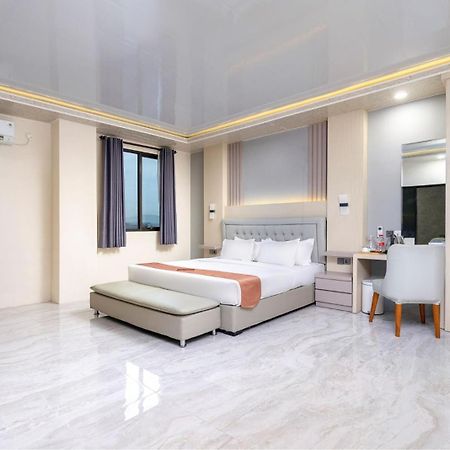 Grand Valonia Hotel Jember Luaran gambar