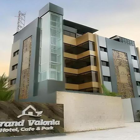 Grand Valonia Hotel Jember Luaran gambar