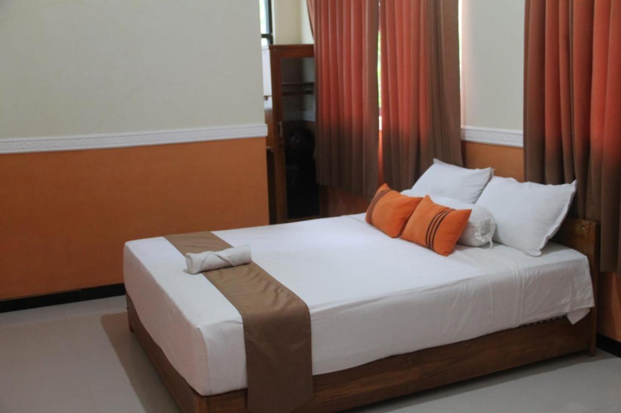 Grand Valonia Hotel Jember Luaran gambar