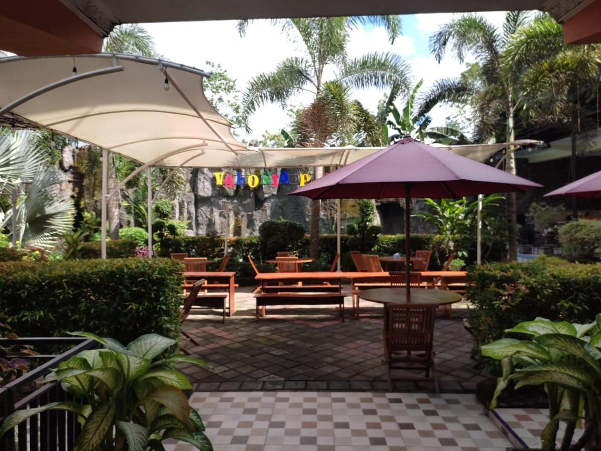 Grand Valonia Hotel Jember Luaran gambar