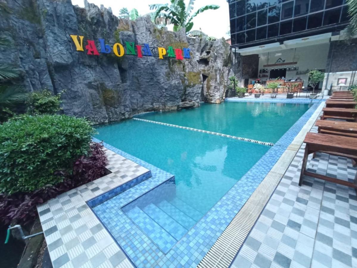 Grand Valonia Hotel Jember Luaran gambar