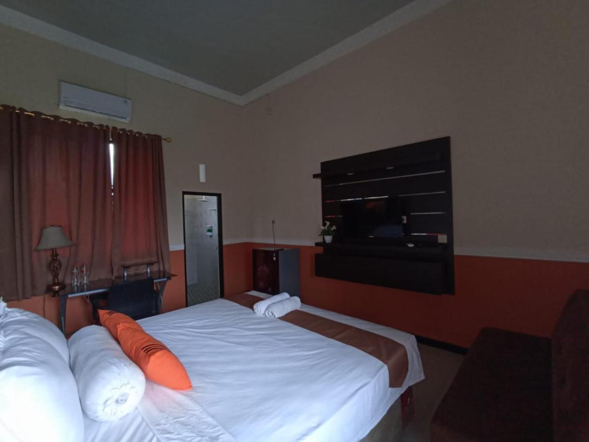 Grand Valonia Hotel Jember Luaran gambar