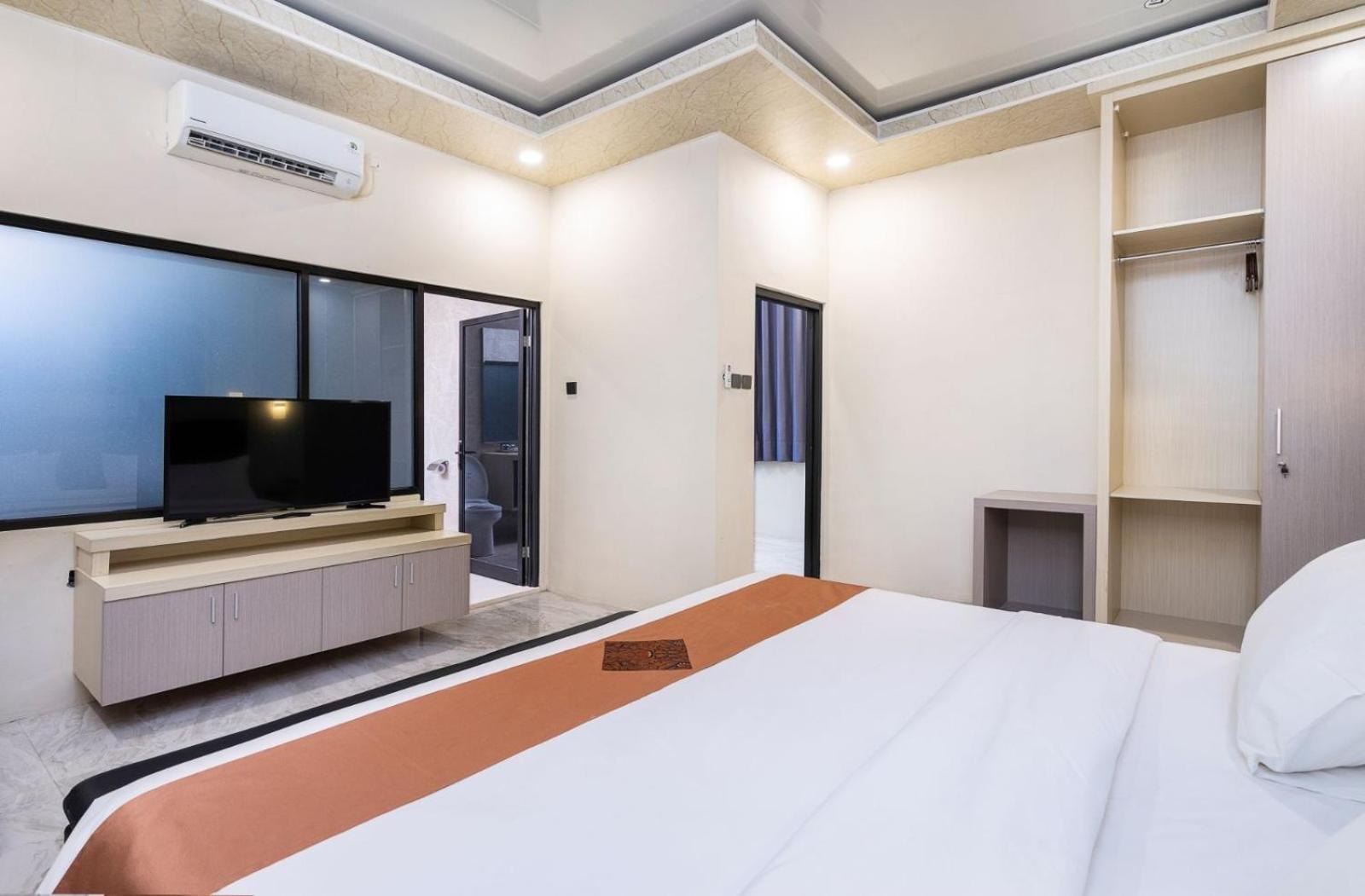 Grand Valonia Hotel Jember Luaran gambar