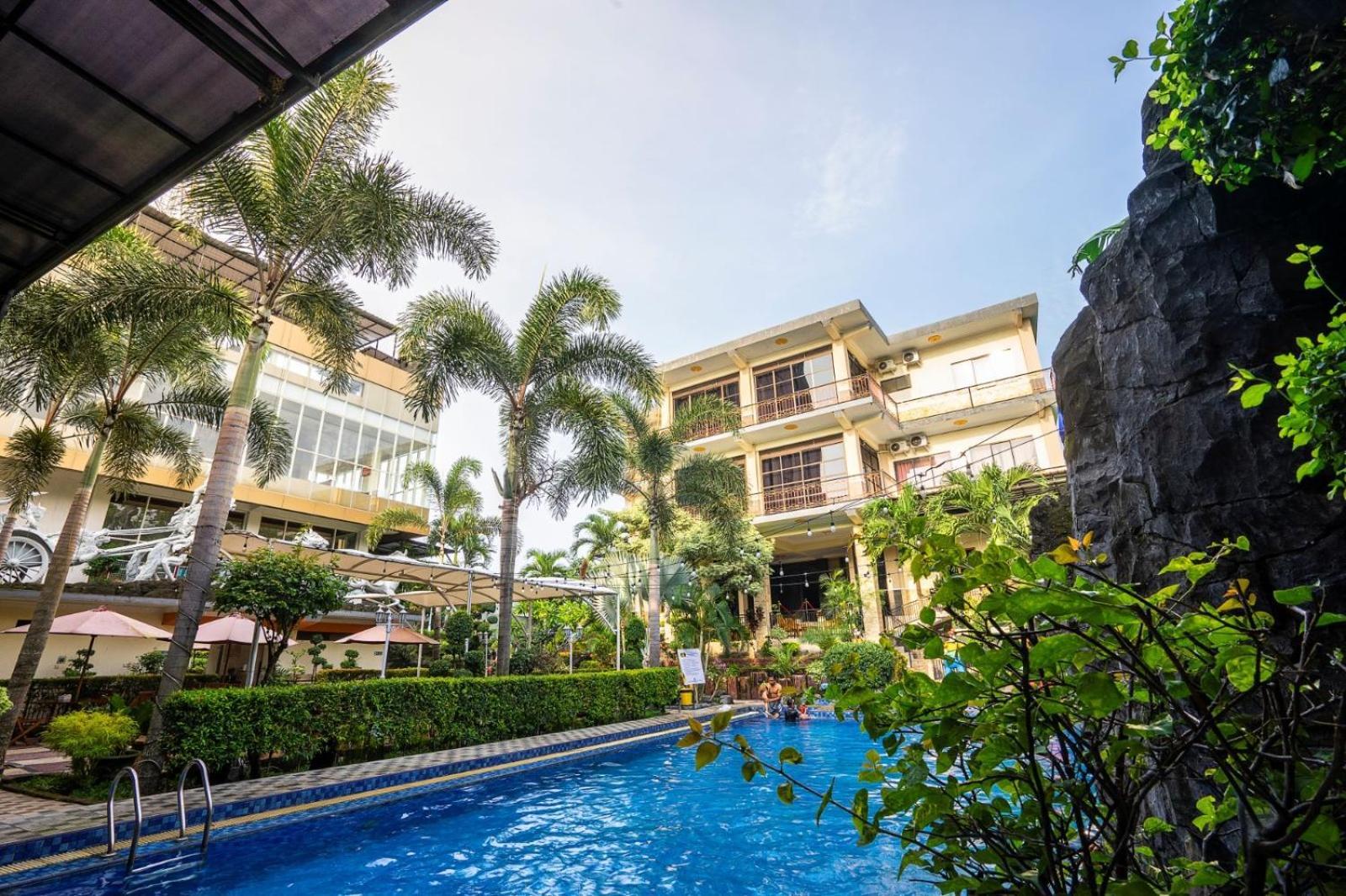 Grand Valonia Hotel Jember Luaran gambar