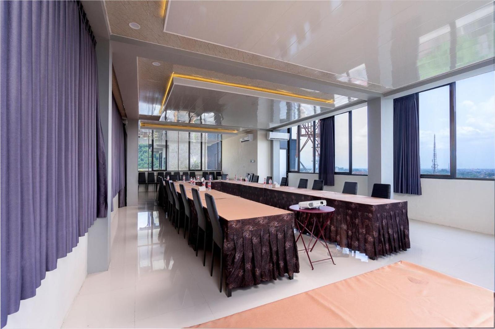 Grand Valonia Hotel Jember Luaran gambar