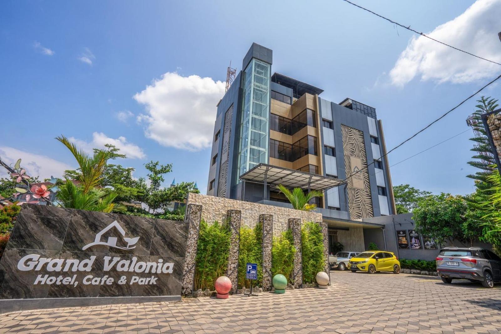 Grand Valonia Hotel Jember Luaran gambar