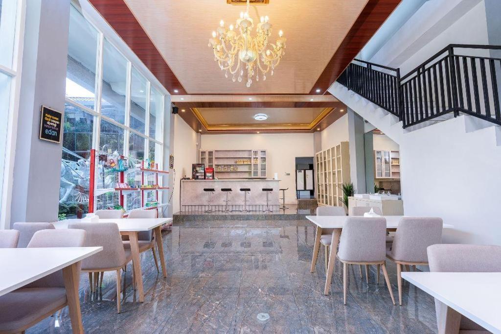 Grand Valonia Hotel Jember Luaran gambar