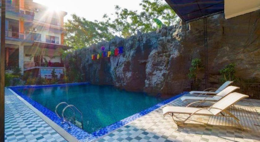 Grand Valonia Hotel Jember Luaran gambar